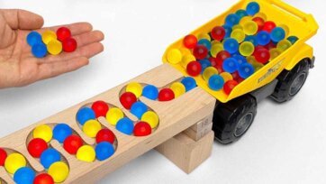 Toy Dump Truck Adventure with Color Balls and Wooden Track